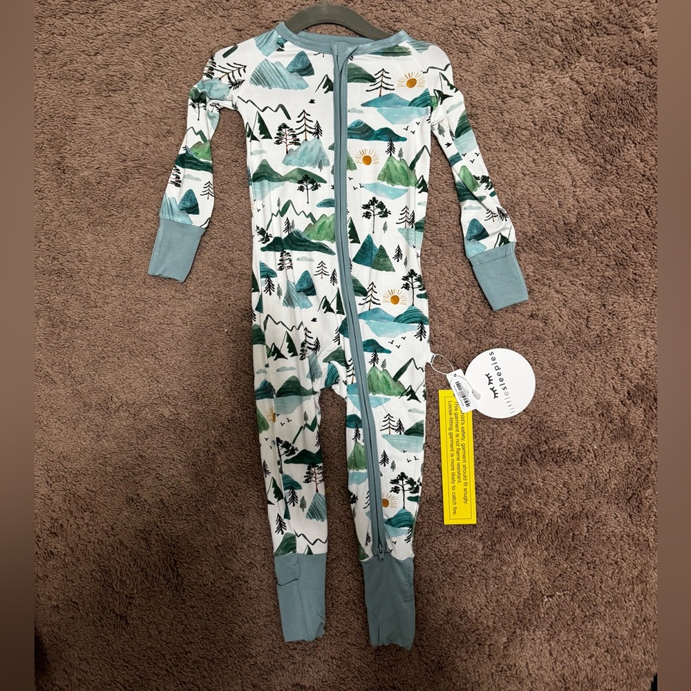 NWT 12-18 month little sleepies newer mountains print zippy